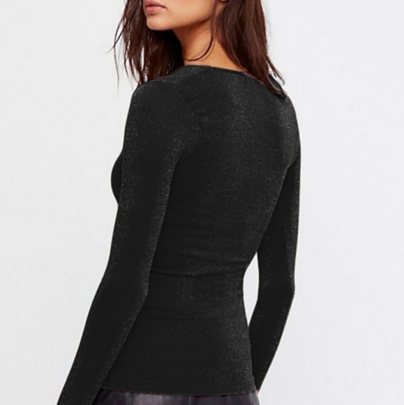 💖Free People Sparkling V Top - Picture 2 of 4